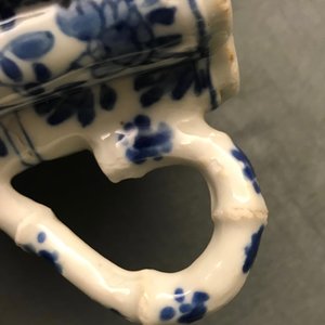 Een Chinese blauw-witte bamboevormige theepot met deksel, Kangxi — foto 11