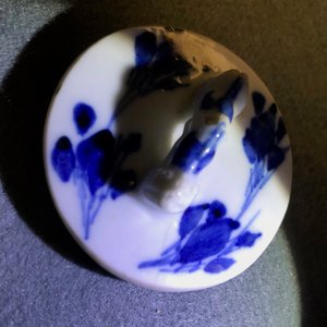 Een Chinese blauw-witte bamboevormige theepot met deksel, Kangxi — foto 18