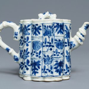 Een Chinese blauw-witte bamboevormige theepot met deksel, Kangxi — foto 3