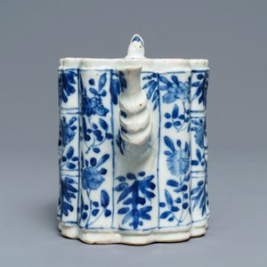 Een Chinese blauw-witte bamboevormige theepot met deksel, Kangxi — foto 4