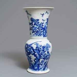 Een Chinese blauw-witte 'bianco sopra bianco' yenyen vaas met vogels bij bloesems, Kangxi — foto 1
