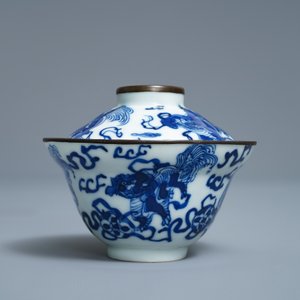 Een Chinese blauw-witte 'Bleu de Hue' dekselkom op onderschotel voor de Vietnamese markt, 19e eeuw — foto 7