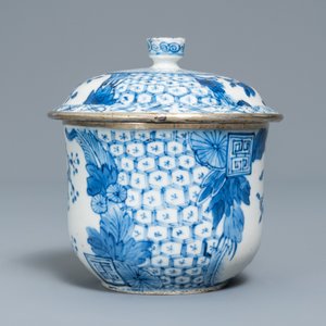 Een Chinese blauw-witte 'Bleu de Hue' dekselkom voor de Vietnamese markt, 19e eeuw — foto 2