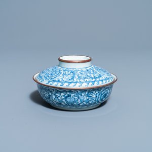 Een Chinese blauw-witte 'Bleu de Hue' dekselkom voor de Vietnamese markt, 19e eeuw — foto 1