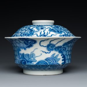 Een Chinese blauw-witte 'Bleu de Hue' dekselkom voor de Vietnamese markt, 'draak' merk voor de periode Thiệu Trị (1841-1847) — foto 3
