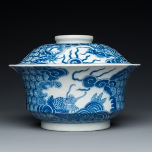 Een Chinese blauw-witte 'Bleu de Hue' dekselkom voor de Vietnamese markt, 'draak' merk voor de periode Thiệu Trị (1841-1847) — foto 4