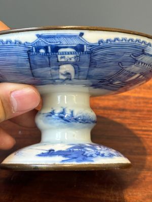 Een Chinese blauw-witte 'Bleu de Hue' tazza en een kom voor de Vietnamese markt, Shun Li Kun Ji 順利坤記 and Jin Yu Feng Ji 金玉鋒記 merk, 19e eeuw — foto 5