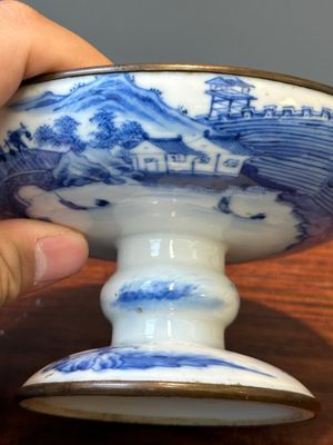 Een Chinese blauw-witte 'Bleu de Hue' tazza en een kom voor de Vietnamese markt, Shun Li Kun Ji 順利坤記 and Jin Yu Feng Ji 金玉鋒記 merk, 19e eeuw — foto 6