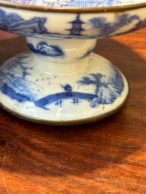 Een Chinese blauw-witte 'Bleu de Hue' tazza en een kom voor de Vietnamese markt, Shun Li Kun Ji 順利坤記 and Jin Yu Feng Ji 金玉鋒記 merk, 19e eeuw — foto 9