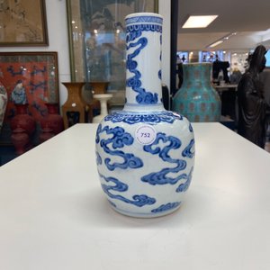 Een Chinese blauw-witte 'Bleu de Hue' vaas voor de Vietnamese markt, Kangxi — foto 21