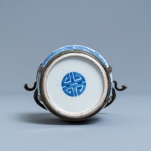 Een Chinese blauw-witte 'Bleu de Hue' waterpijp voor de Vietnamese markt, 19e eeuw — foto 7