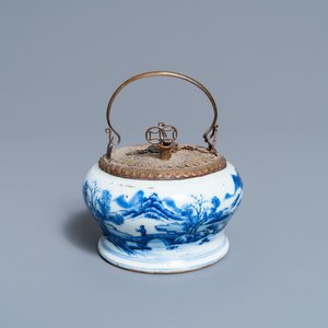 Een Chinese blauw-witte 'Bleu de Hue' waterpijp voor de Vietnamese markt, Kangxi — foto 1