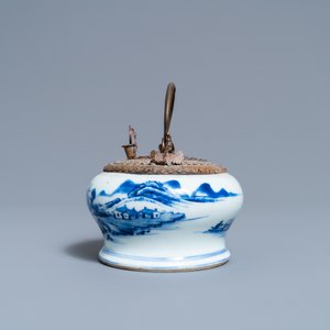 Een Chinese blauw-witte 'Bleu de Hue' waterpijp voor de Vietnamese markt, Kangxi — foto 4