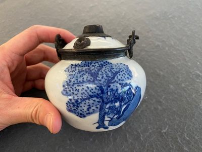 Een Chinese blauw-witte 'Bleu de Hue' waterpijp voor de Vietnamese markt, Thọ 壽 merk, 19e eeuw — foto 1