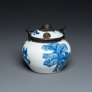 Een Chinese blauw-witte 'Bleu de Hue' waterpijp voor de Vietnamese markt, Thọ 壽 merk, 19e eeuw — foto 1
