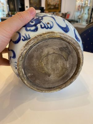 Een Chinese blauw-witte 'boeddhistische leeuwen' vaas en een 'langyao' kom, 19/20e eeuw — foto 5