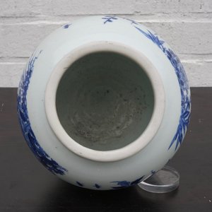 Een Chinese blauw-witte bolvaas met vogels met onderglazuur decor, Transitie periode, 1620-1683 — foto 9