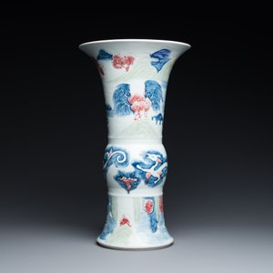 Een Chinese blauw-witte, celadon en onderglazuur rode 'yenyen' vaas, Kangxi merk, Qing — foto 4