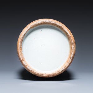 Een Chinese blauw-witte celadon vaas, een paar Nanking vazen en een famille verte vissenkom, 19e eeuw — foto 13