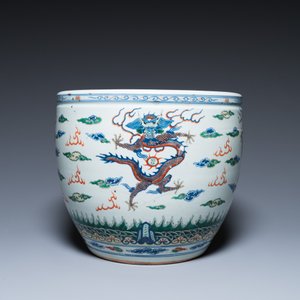 Een Chinese blauw-witte celadon vaas, een paar Nanking vazen en een famille verte vissenkom, 19e eeuw — foto 16