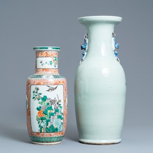 Een Chinese blauw-witte celadon vaas en een famille verte rouleau vaas, 19e eeuw — foto 3