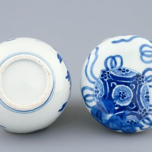 Een Chinese blauw-witte dekseldoos, Transitie periode, 1620-1683 — foto 4