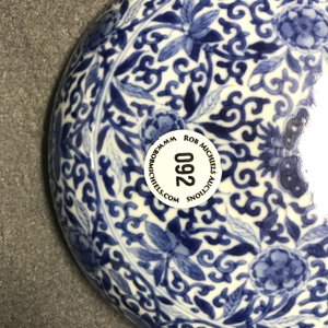 Een Chinese blauw-witte dekseldoos voor zegelpasta met vlinders, Kangxi merk, 19e eeuw — foto 14