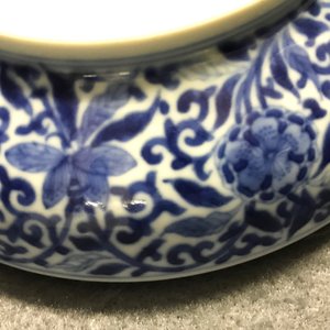Een Chinese blauw-witte dekseldoos voor zegelpasta met vlinders, Kangxi merk, 19e eeuw — foto 10