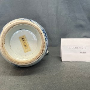 Een Chinese blauw-witte dekselkan met zilveren montuur, Yongzheng — foto 14