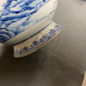 Een Chinese blauw-witte dekselkan met zilveren montuur, Yongzheng — foto 16