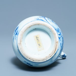 Een Chinese blauw-witte dekselkan met zilveren montuur, Yongzheng — foto 8