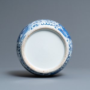 Een Chinese blauw-witte dekselkom met boeddhistische leeuwen, 19e eeuw — foto 7