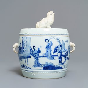 Een Chinese blauw-witte dekselkom met dames in een tuin, Kangxi — foto 4