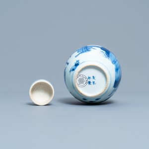 Een Chinese blauw-witte dekselpot, Chenghua merk, Kangxi — foto 7