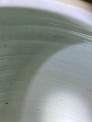Een Chinese blauw-witte dekselpot met decor van antiquiteiten, Kangxi — foto 13