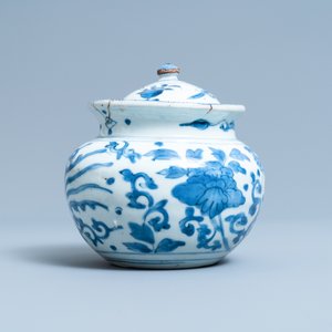 Een Chinese blauw-witte dekselpot met feniksen, Wanli — foto 3