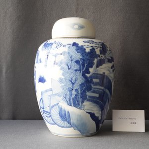 Een Chinese blauw-witte dekselpot met figuren in een landschap, 19e eeuw — foto 8