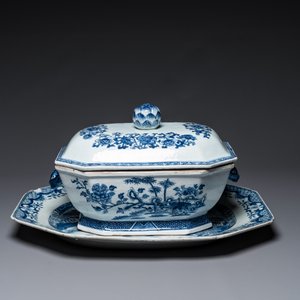 Een Chinese blauw-witte dekselterrine, een schotel en vier borden, Qianlong — foto 3