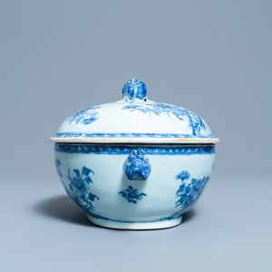 Een Chinese blauw-witte dekselterrine op onderschotel, Qianlong — foto 7