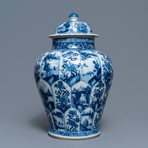 Een Chinese blauw-witte dekselvaas, Kangxi — foto 1