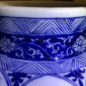 Een Chinese blauw-witte dekselvaas, Kangxi — foto 16