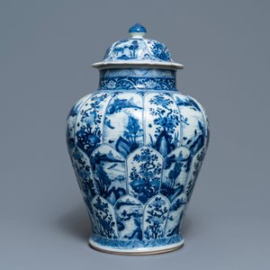 Een Chinese blauw-witte dekselvaas, Kangxi — foto 4