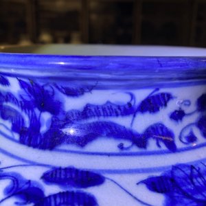 Een Chinese blauw-witte dekselvaas met figuratieve medaillons, Wanli — foto 7