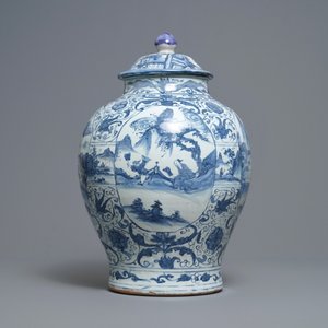 Een Chinese blauw-witte dekselvaas met figuratieve medaillons, Wanli — foto 4