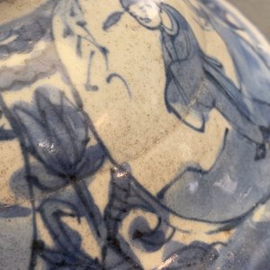Een Chinese blauw-witte dekselvaas met figuratieve medaillons, Wanli — foto 10