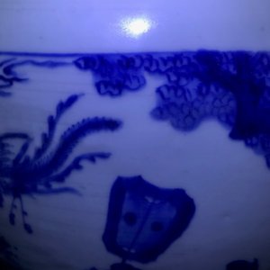Een Chinese blauw-witte dekselvaas met figuren in cartouches, Transitie periode — foto 17