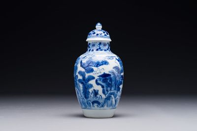 Een Chinese blauw-witte dekselvaas met vissers in een rivierlandschap, jade merk, Kangxi — foto 4