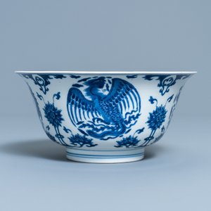 Een Chinese blauw-witte 'draken en feniksen' kom, Chenghua merk, Kangxi — foto 6