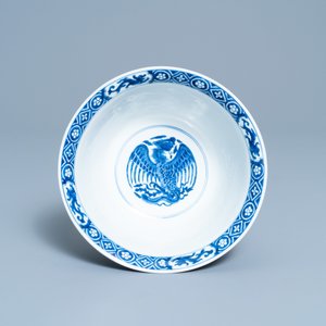 Een Chinese blauw-witte 'draken en feniksen' kom, Chenghua merk, Kangxi — foto 7