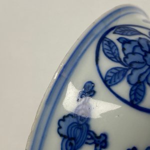 Een Chinese blauw-witte 'draken' kom met lança-inscripties, Wanli merk en periode — foto 12